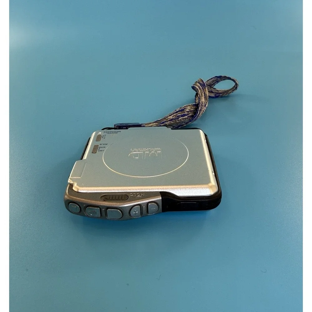 Sony Walkman MZ-E44 Portable MiniDisc Player Silver w/Remote. PLEASE READ